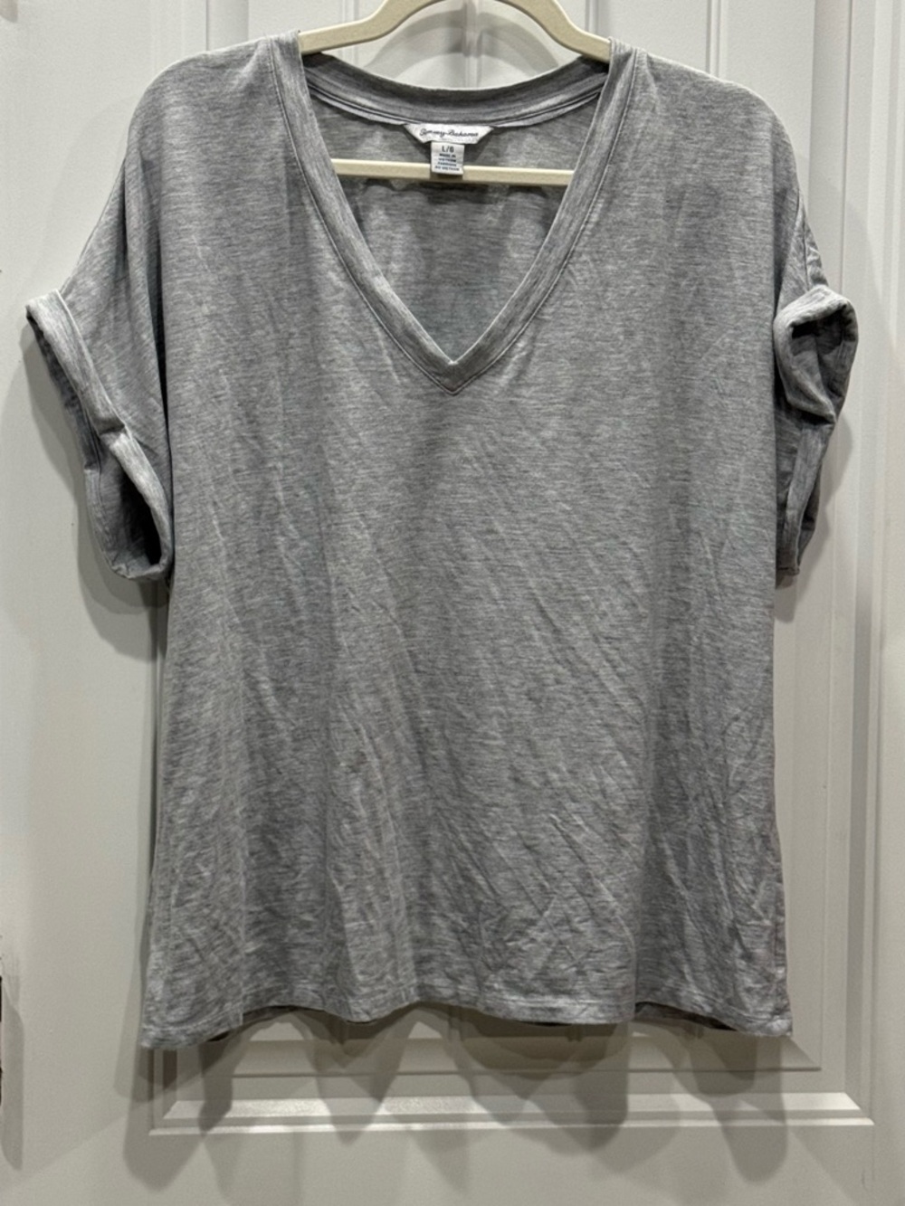 Tommy Bahama Women’s Size Large Gray V Neck Casual Tee EUC